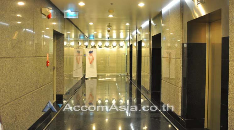4  Office Space For Rent in Ploenchit ,Bangkok BTS Ploenchit at Q House Ploenchit Service Office AA10285